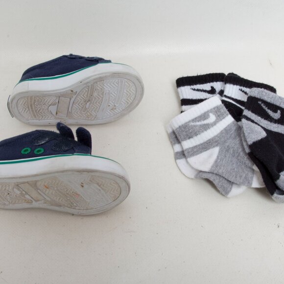 Janie & Jack Baby Boy Size 4 Navy Slip-On Shoes w/ Velcro + 4 Pairs Nike Socks - Picture 3 of 5